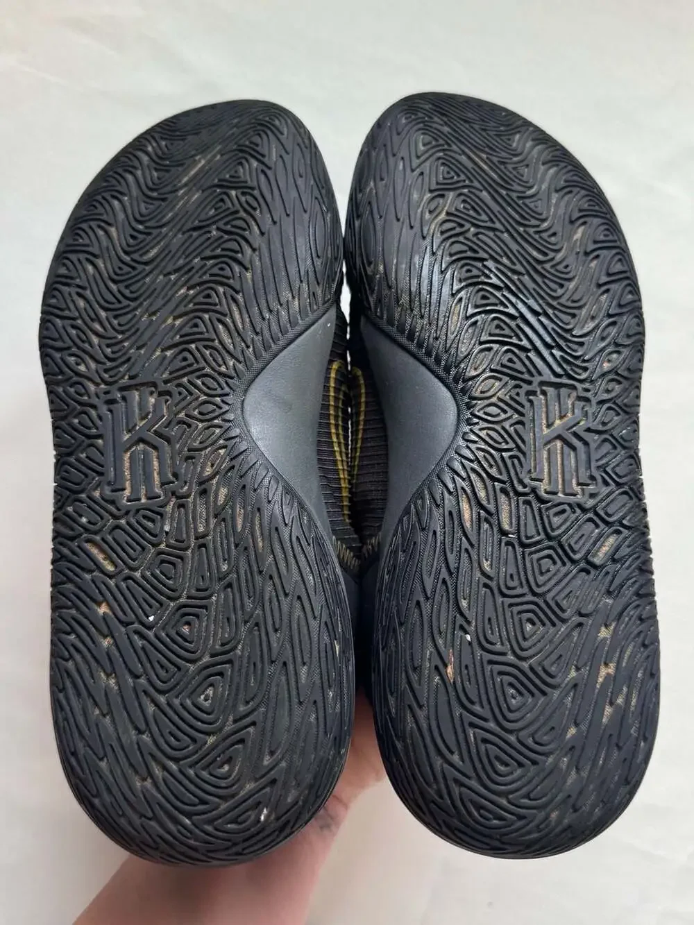 Nike Kyrie Flytrap 4 Black Gold Basketball Shoes Youth 4.5Y CT5537-005
